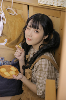 牡丹花下